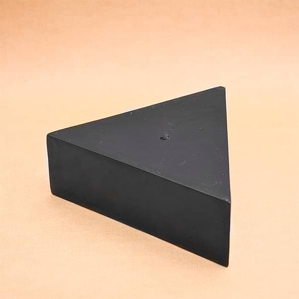 11 inch (28 cm) Triangle Fiberglass Planter (Black)
